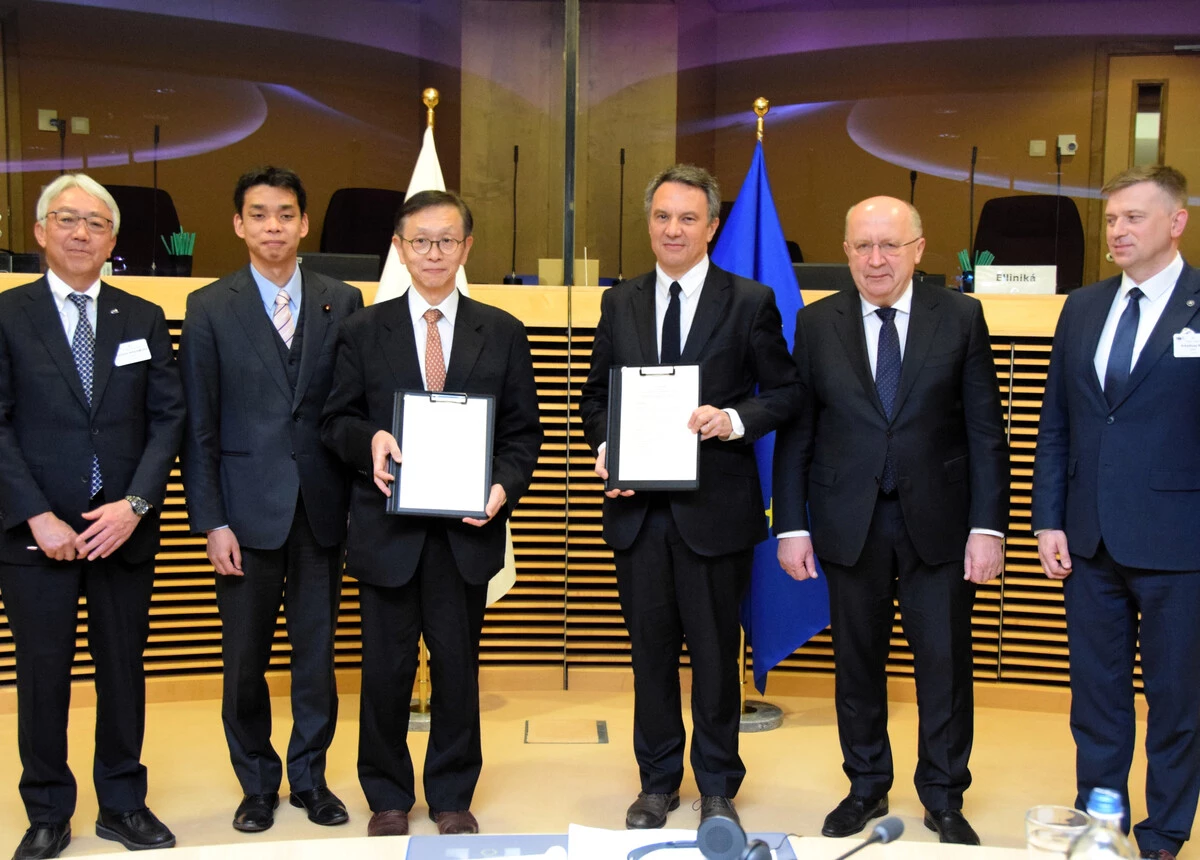 Panas dengan China, Jepang dan Uni Eropa Dialog Industri Pertahanan Pertama